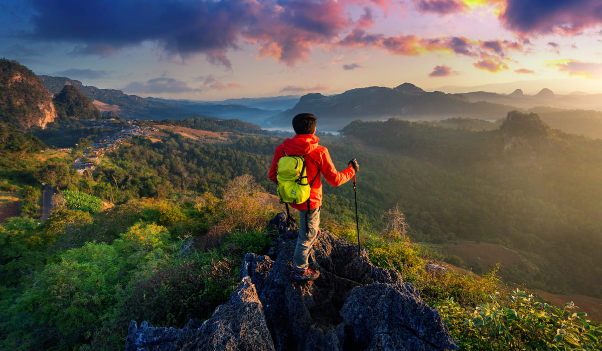 backpacker-standing-sunrise-viewpoint-ja-bo-village-mae-hong-son-province-thailand (2)